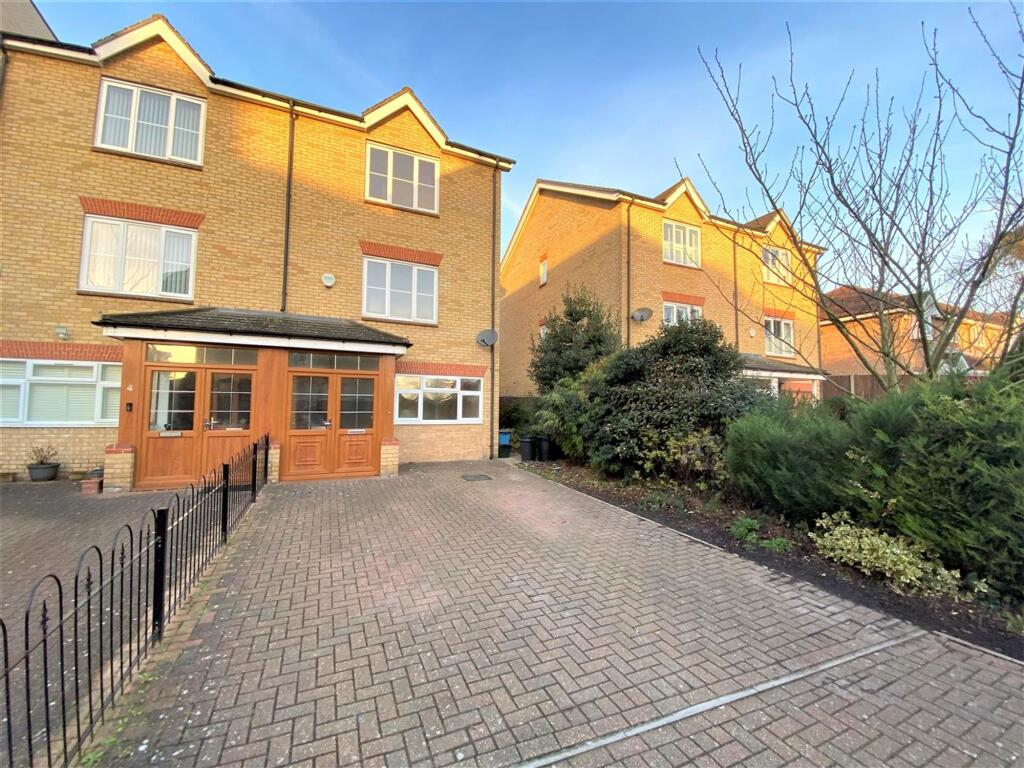 4 bed Semi Detached for rent in London. From Birchills - London