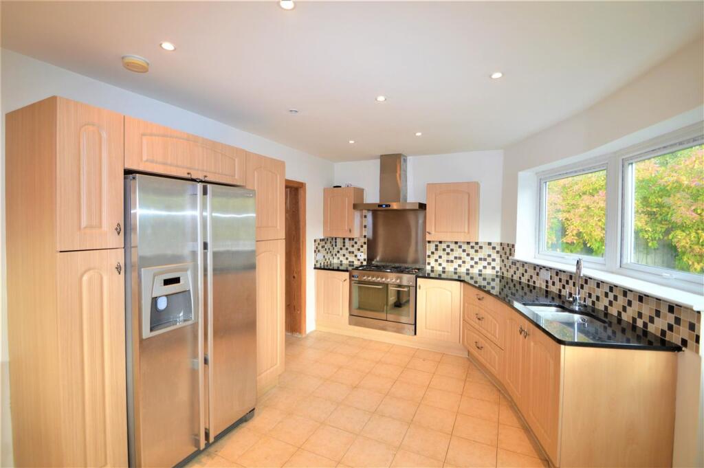 4 bed Detached for rent in London. From Birchills - London