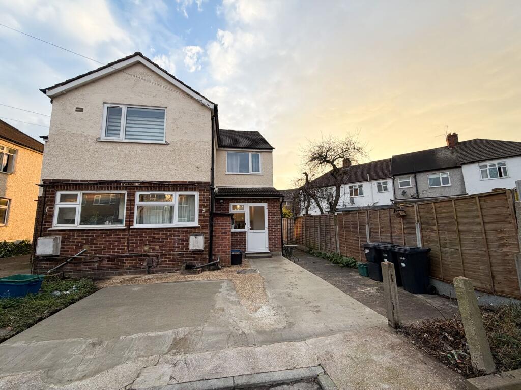 2 bed House (unspecified) for rent in Ilford. From Birchills - London