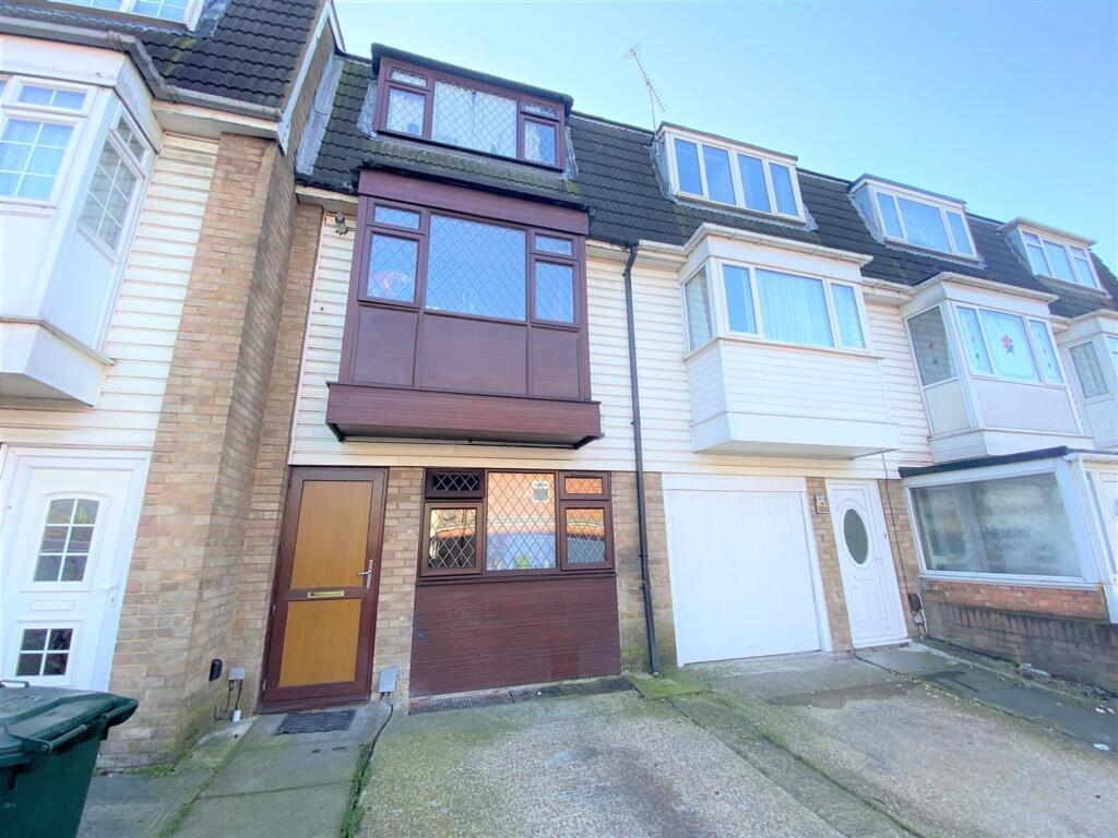 4 bed Mid Terraced House for rent in London. From Birchills - London