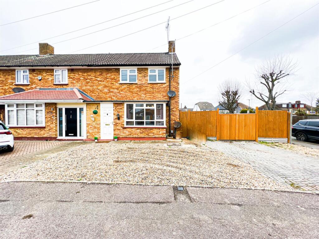 4 bed Semi Detached for rent in Cheshunt. From Birchills - London