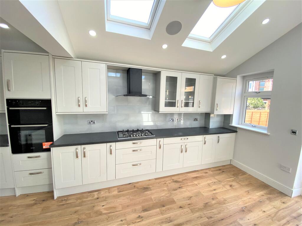 4 bed Detached for rent in London. From Birchills - London