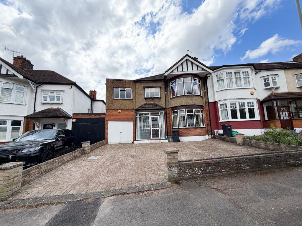 5 bed Semi Detached for rent in London. From Birchills - London