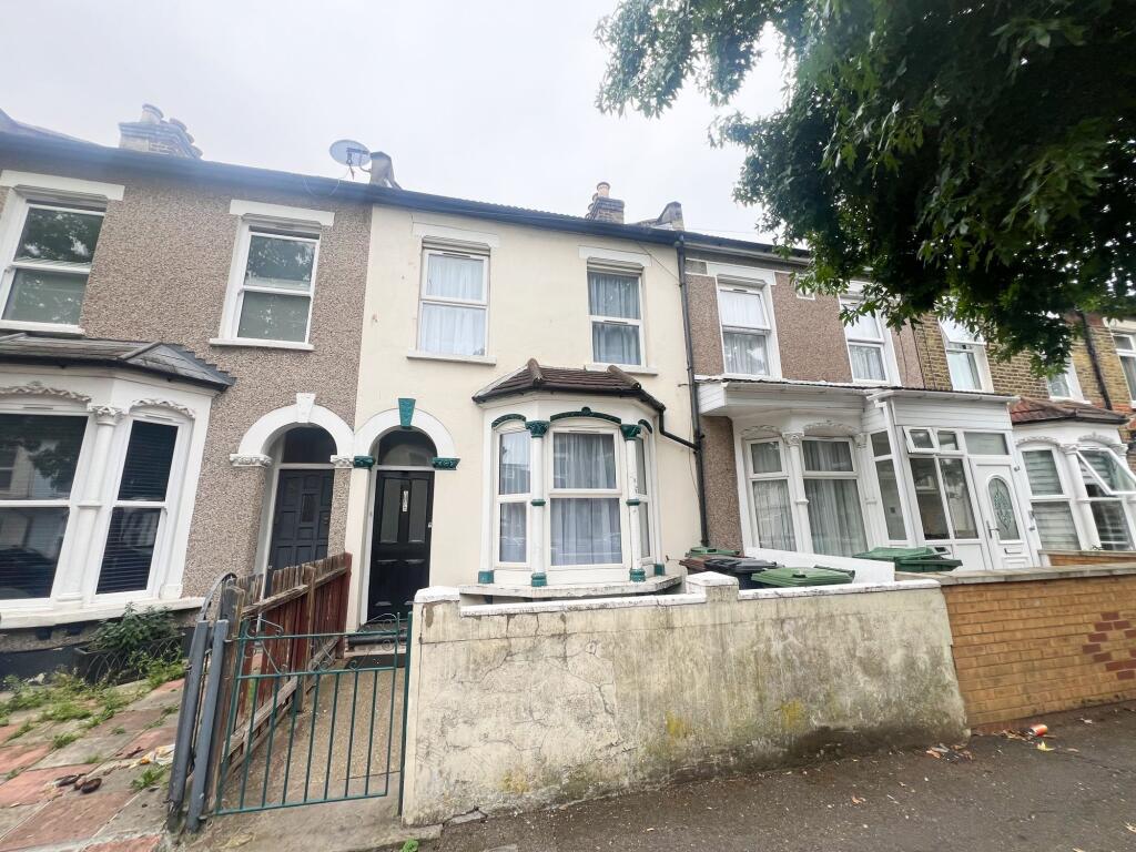4 bed Mid Terraced House for rent in Stratford. From Birchills - London