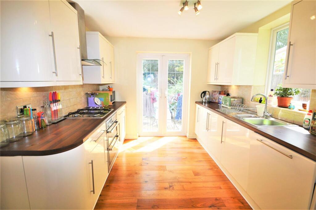 3 bed Detached for rent in London. From Birchills - London