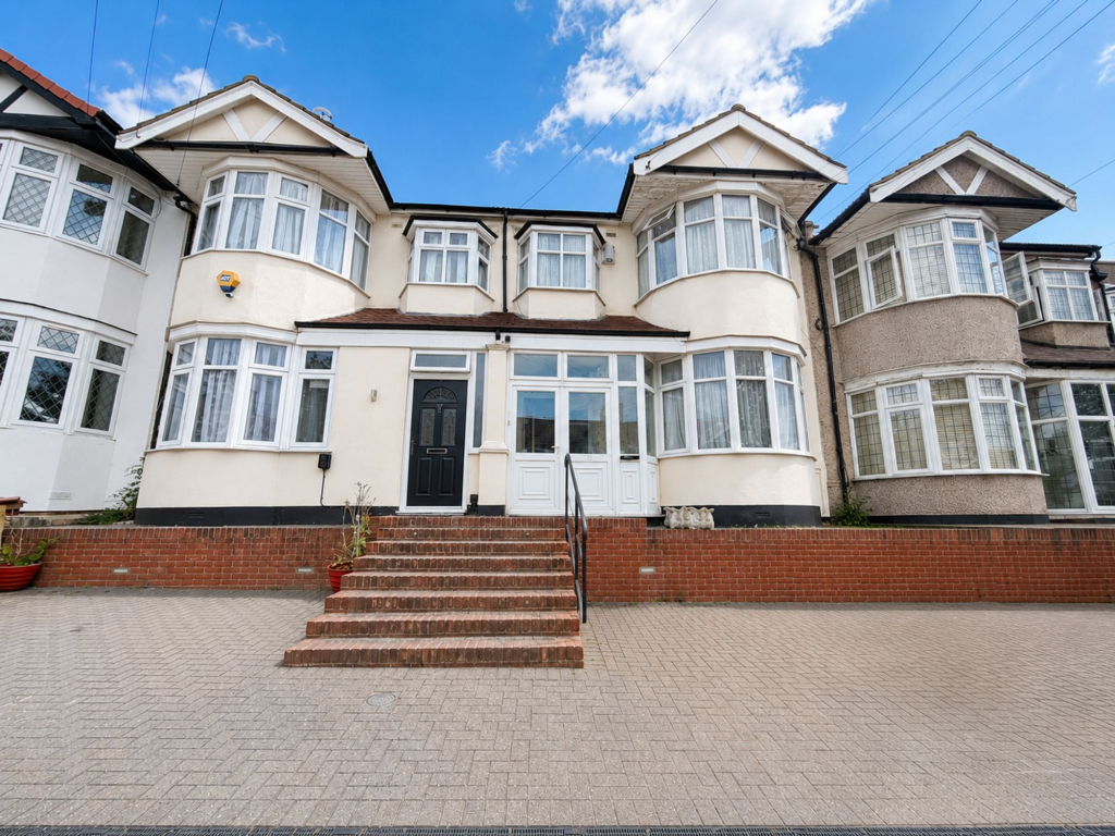 4 bed Mid Terraced House for rent in Wanstead. From Birchills - London