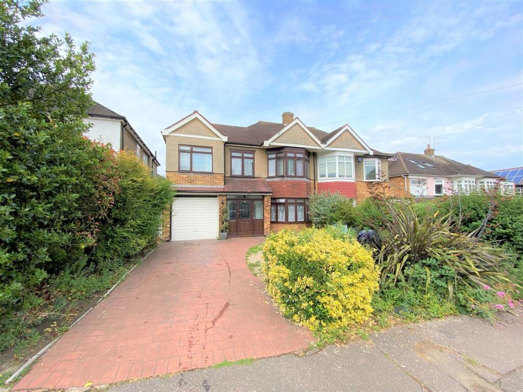 4 bed Semi Detached for rent in Chigwell. From Birchills - London