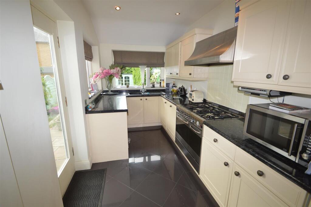 2 bed Detached for rent in Theydon Bois. From Birchills - London 2 bed Detached for rent in Theydon Bois. From Birchills - London