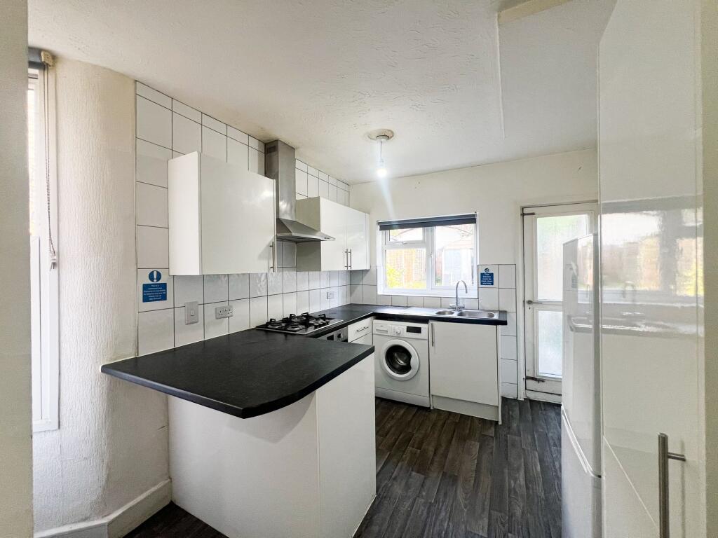 4 bed Mid Terraced House for rent in London. From Birchills - London