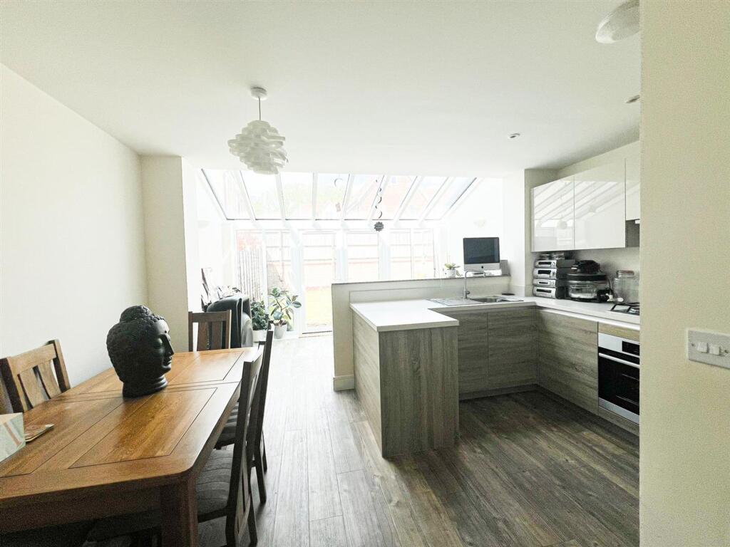 3 bed Mid Terraced House for rent in Chigwell. From Birchills - London 3 bed Mid Terraced House for rent in Chigwell. From Birchills - London
