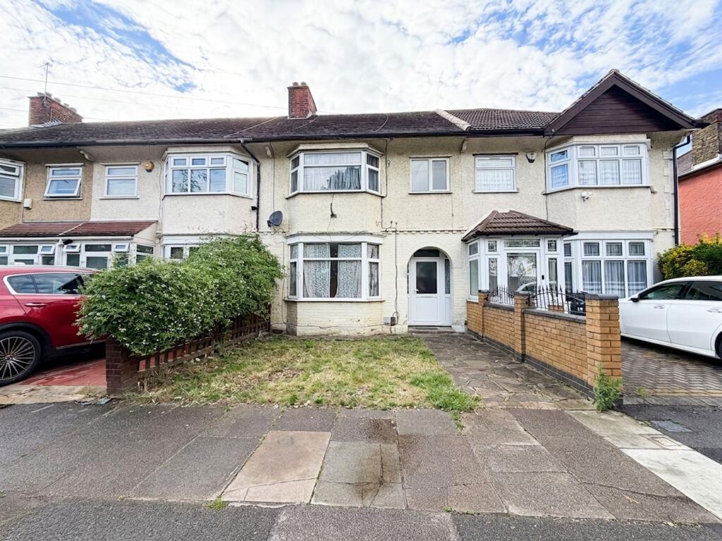 4 bed Mid Terraced House for rent in Ilford. From Birchills - London 4 bed Mid Terraced House for rent in Ilford. From Birchills - London