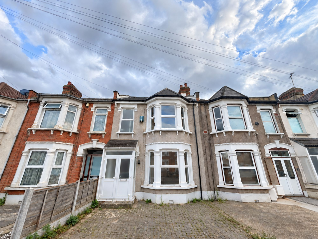 5 bed Mid Terraced House for rent in Ilford. From Birchills - London