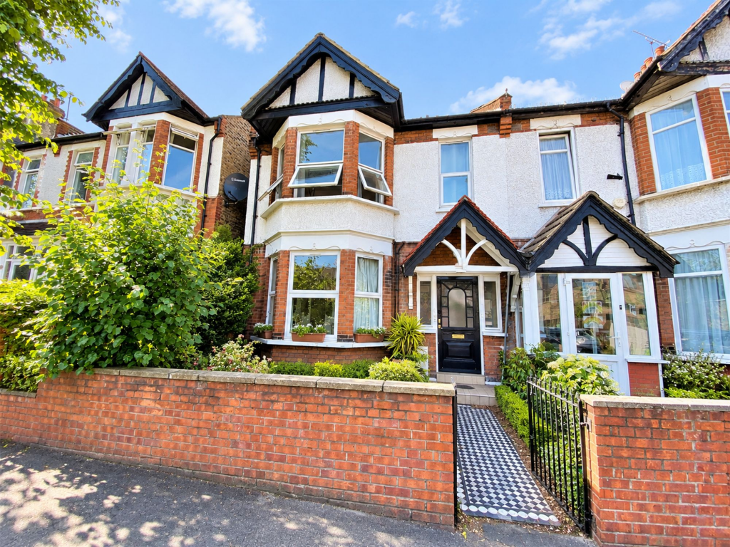 3 bed 1st Floor Flat for rent in Leyton. From Birchills - London