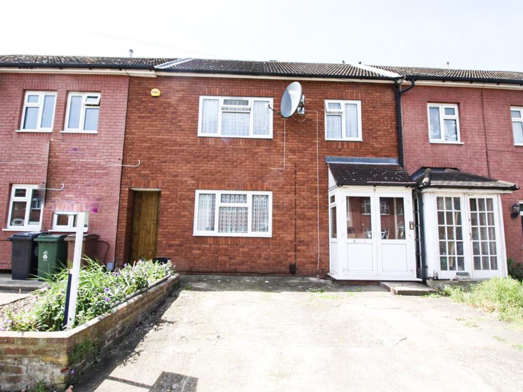 3 bed Mid Terraced House for rent in London. From Birchills - London 3 bed Mid Terraced House for rent in London. From Birchills - London