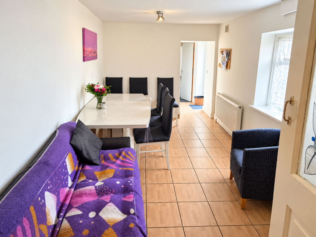 6 bed Mid Terraced House for rent in London. From Birchills - London