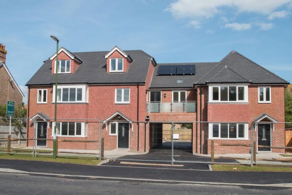 2 bed 1st Floor Flat for rent in Eastergate. From Crossmeads - Chichester