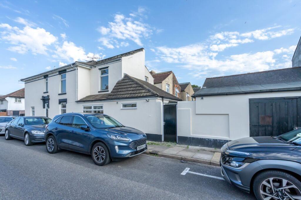 4 bed Detached for rent in Portsmouth. From Crossmeads - Chichester