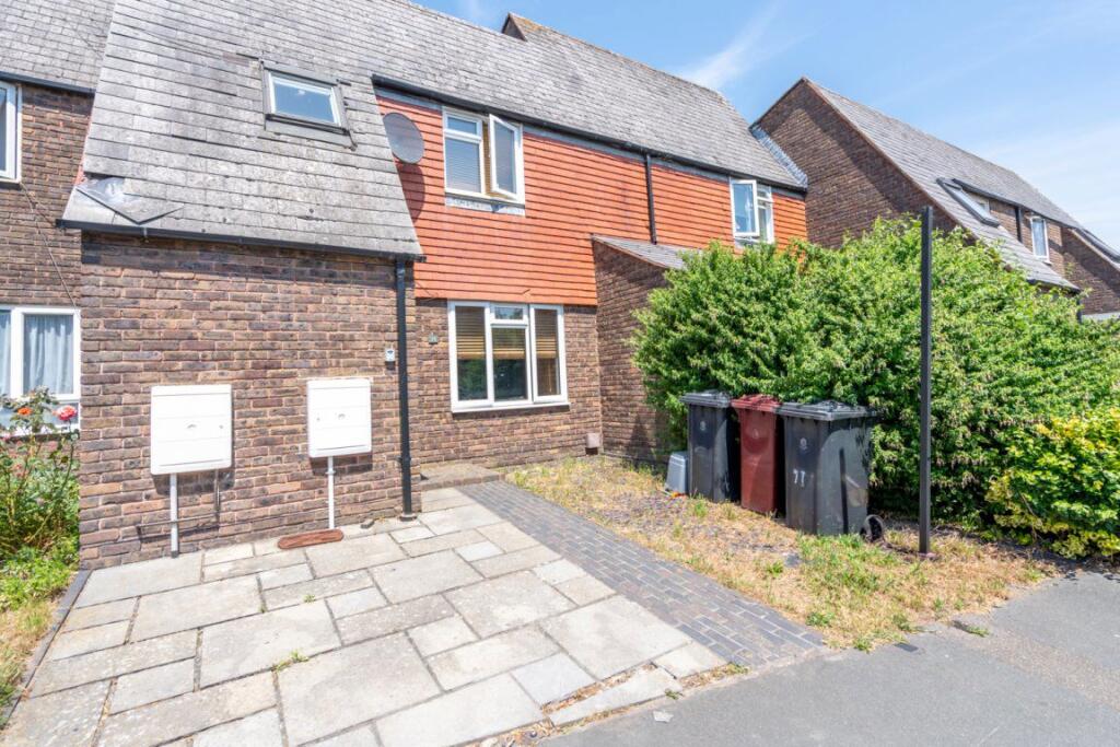 4 bed Detached for rent in Chichester. From Crossmeads - Chichester