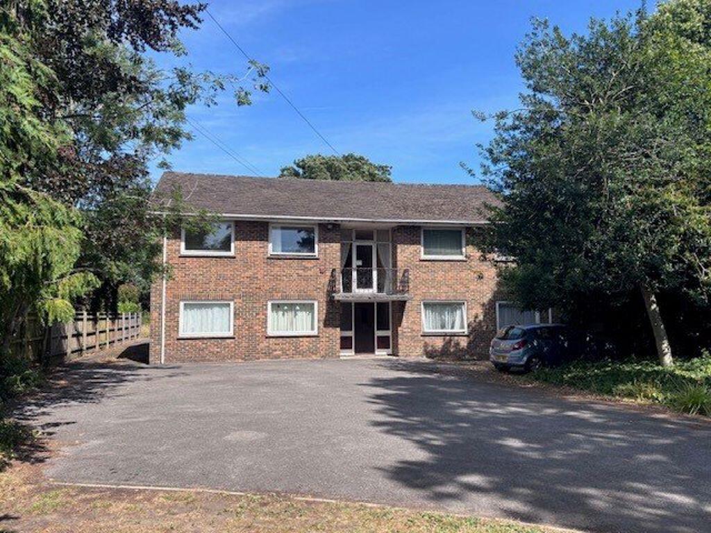 2 bed 1st Floor Flat for rent in Chichester. From Crossmeads - Chichester
