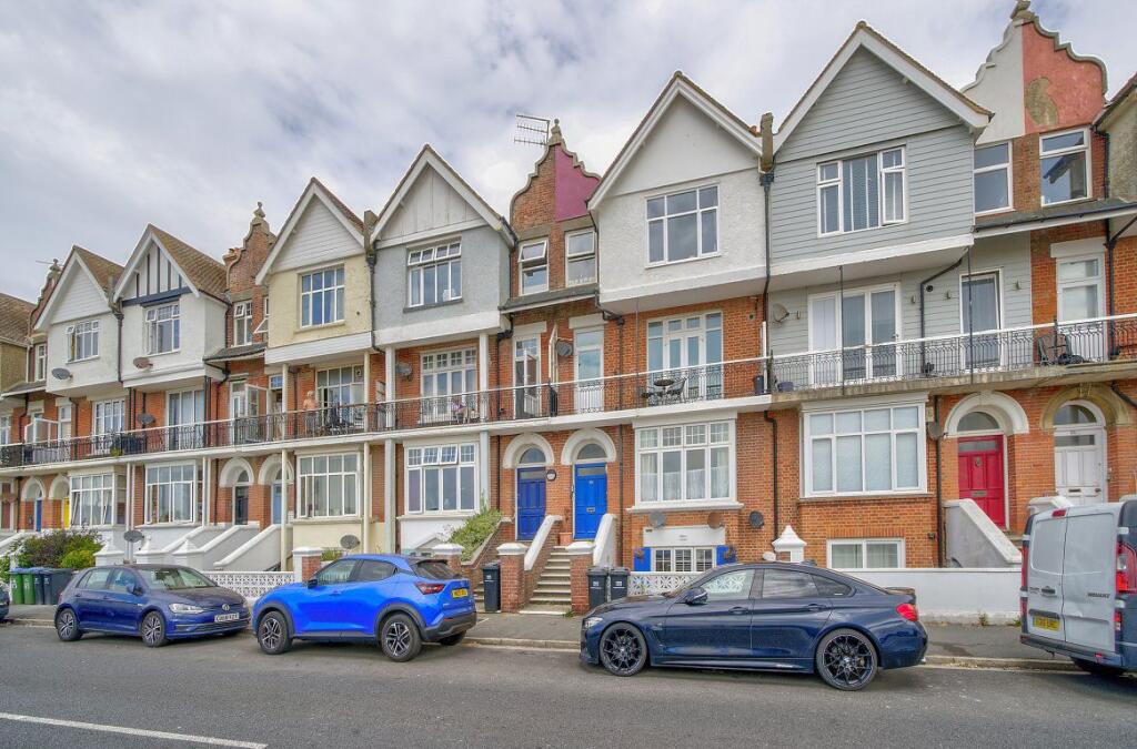2 bed 1st Floor Flat for rent in Littlehampton. From Crossmeads - Chichester