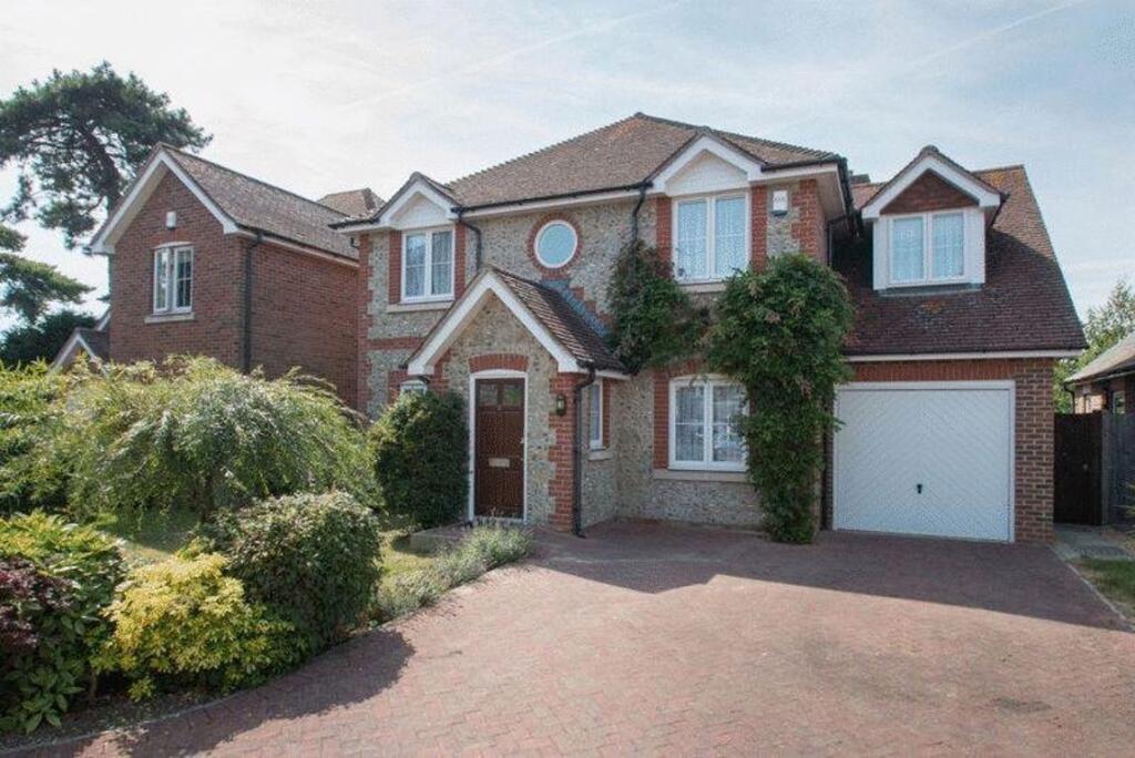 5 bed Detached for rent in Runcton. From Crossmeads - Chichester 5 bed Detached for rent in Runcton. From Crossmeads - Chichester
