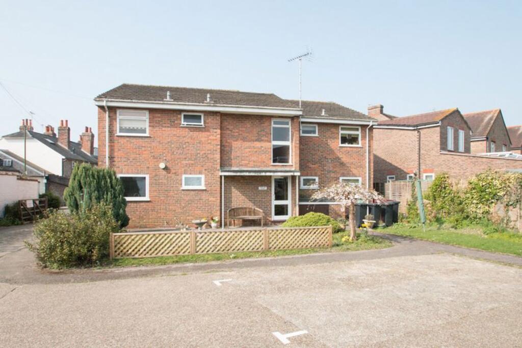 1 bed 1st Floor Flat for rent in Chichester. From Crossmeads - Chichester