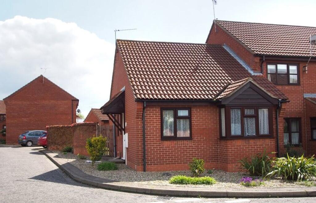 2 bed Semi-detached bungalow for rent in North Walsham. From Acorn Properties - North Walsham
