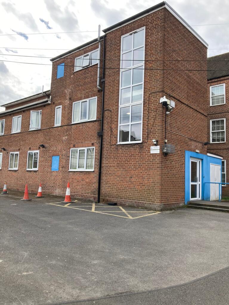 4 bed 1st Floor Flat for rent in Birmingham. From Home4.co.uk - Great Barr