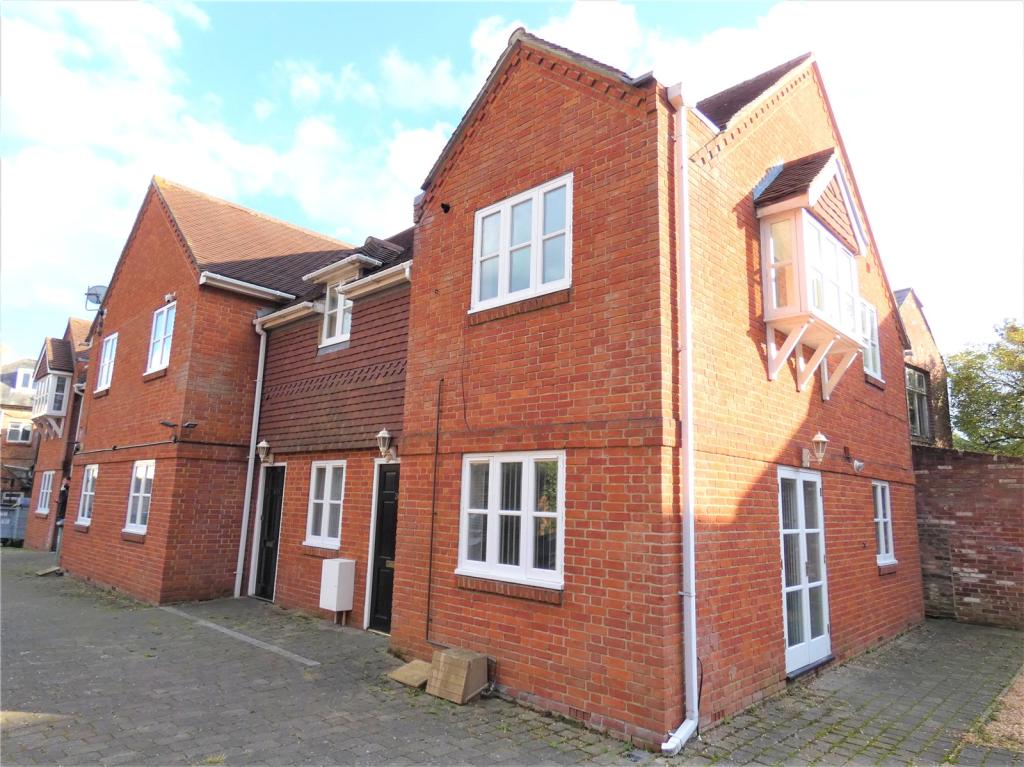 2 bed Apartment for rent in Fareham. From Chapplins Estate Agents - Fareham