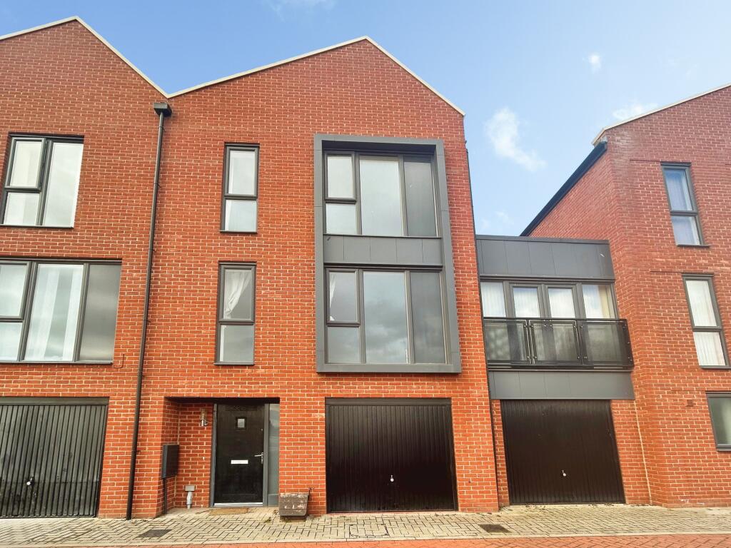 4 bed Town House for rent in Mackworth. From Northwood - Derby