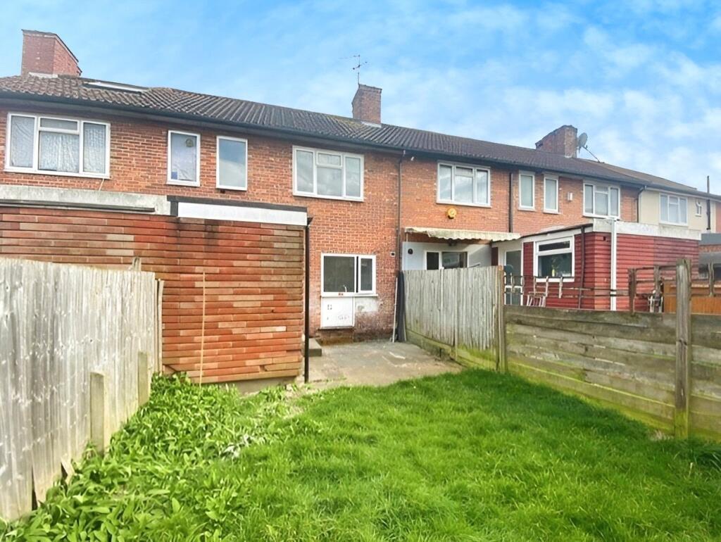 3 bed Mid Terraced House for rent in Carshalton. From Your Move 3 bed Mid Terraced House for rent in Carshalton. From Your Move