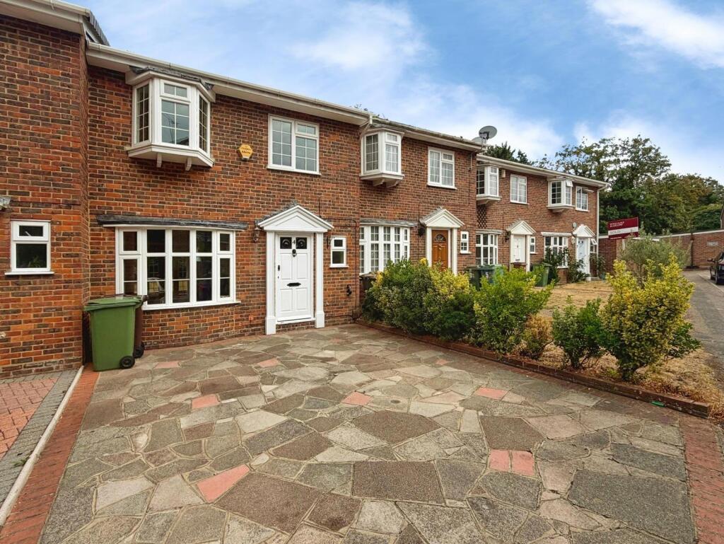 4 bed Mid Terraced House for rent in Carshalton. From Your Move 4 bed Mid Terraced House for rent in Carshalton. From Your Move
