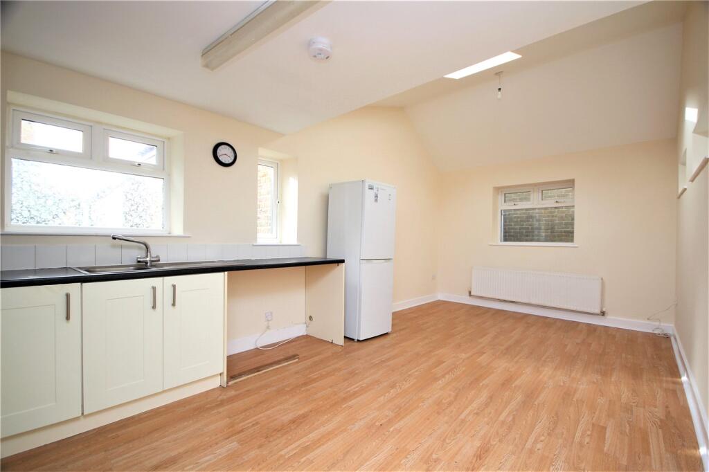 2 bed 1st Floor Flat for rent in Worthing. From Michael Jones & Company - Worthing