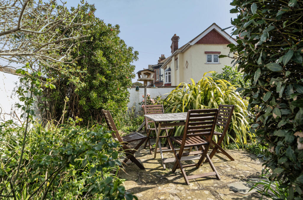 2 bed 1st Floor Flat for rent in Worthing. From Michael Jones & Company - New Homes