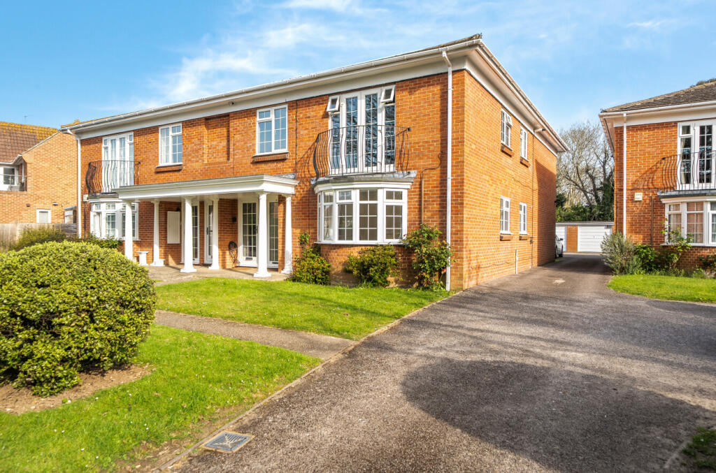 2 bed 1st Floor Flat for rent in Clapham. From Michael Jones & Company - New Homes