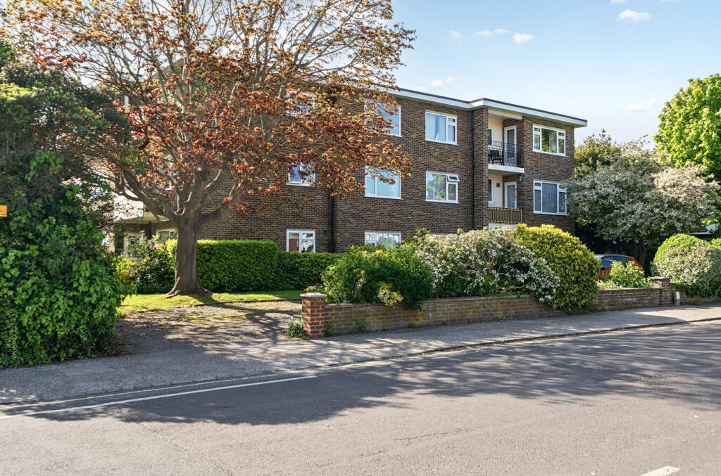 2 bed 1st Floor Flat for rent in Worthing. From Michael Jones & Company - New Homes