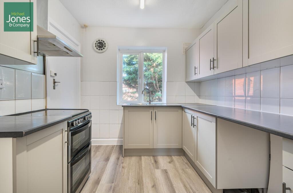 3 bed 1st Floor Flat for rent in Worthing. From Michael Jones & Company - New Homes