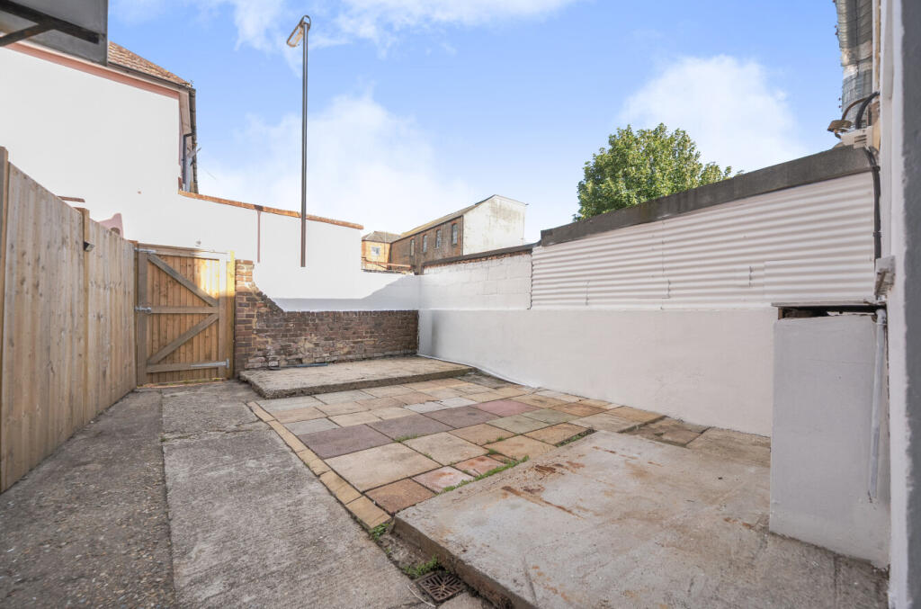 2 bed Annexe for rent in Worthing. From Michael Jones & Company - New Homes 2 bed Annexe for rent in Worthing. From Michael Jones & Company - New Homes