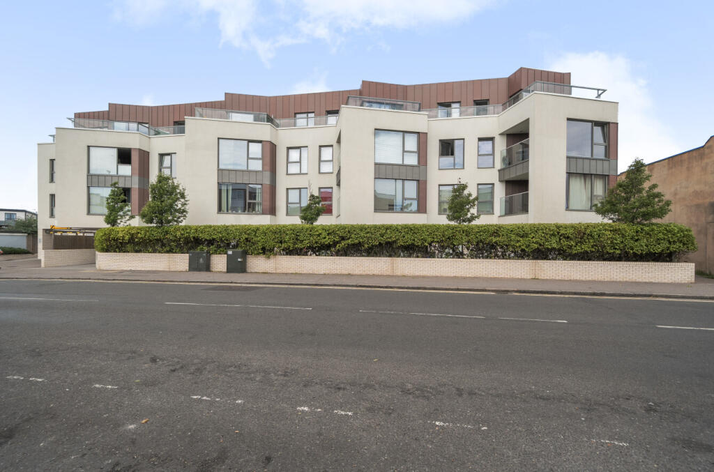2 bed 1st Floor Flat for rent in Sompting. From Michael Jones & Company - New Homes