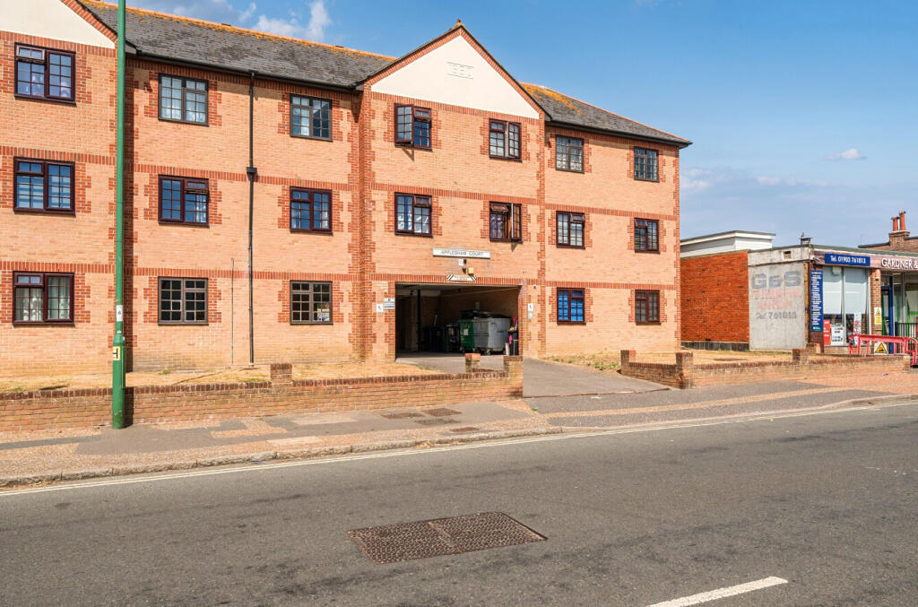 4 bed 1st Floor Flat for rent in Sompting. From Michael Jones & Company - New Homes 4 bed 1st Floor Flat for rent in Sompting. From Michael Jones & Company - New Homes
