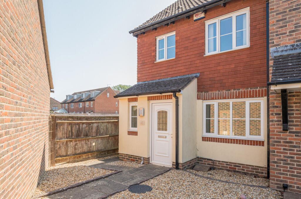 3 bed End of Terrace for rent in Toddington. From Michael Jones & Company - New Homes 3 bed End of Terrace for rent in Toddington. From Michael Jones & Company - New Homes