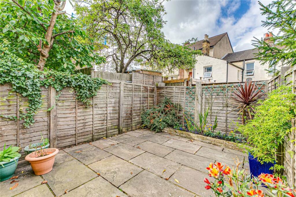 1 bed Annexe for rent in Merton. From Marsh & Parsons - Tooting