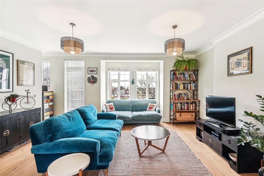 3 bed 1st Floor Flat for rent in London. From Marsh & Parsons - Tooting