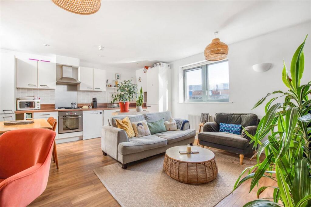 1 bed 1st Floor Flat for rent in Merton. From Marsh & Parsons - Tooting