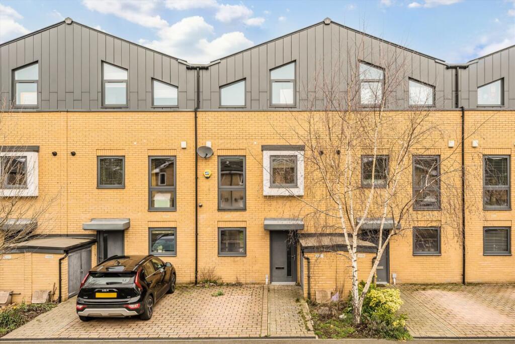 4 bed Detached for rent in Mitcham. From Marsh & Parsons - Tooting 4 bed Detached for rent in Mitcham. From Marsh & Parsons - Tooting