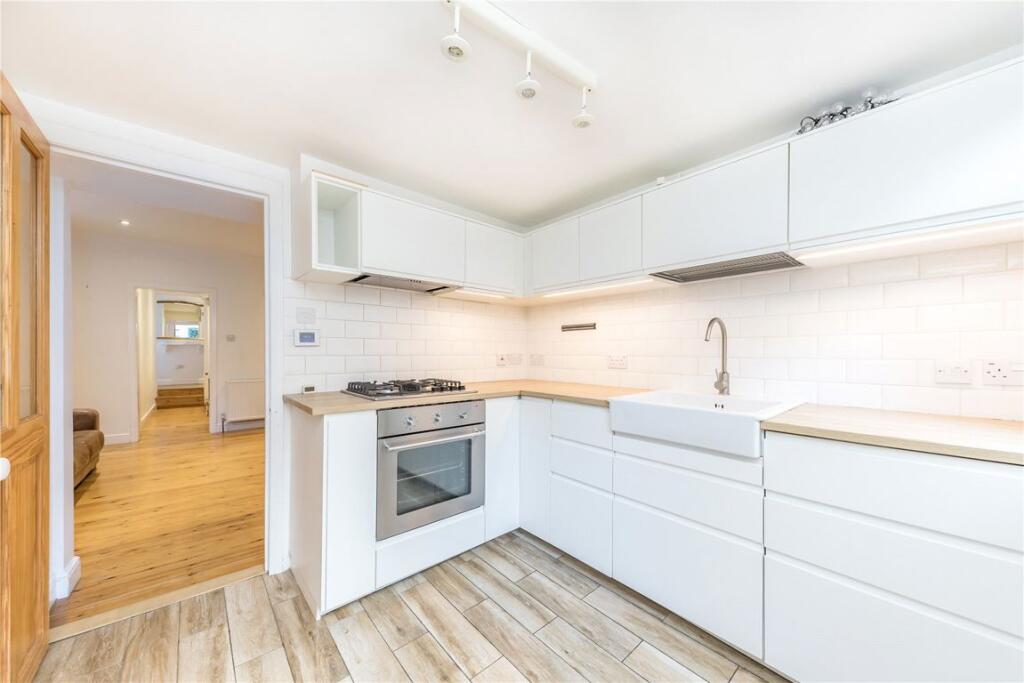 2 bed 1st Floor Flat for rent in Merton. From Marsh & Parsons - Tooting