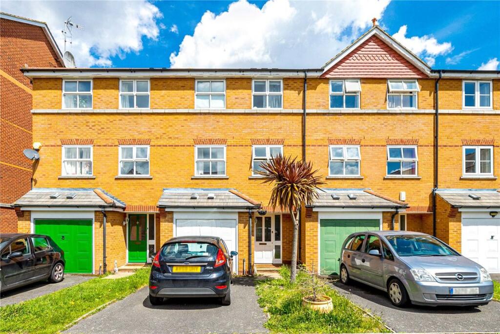 4 bed Mid Terraced House for rent in Streatham. From Marsh & Parsons - Tooting