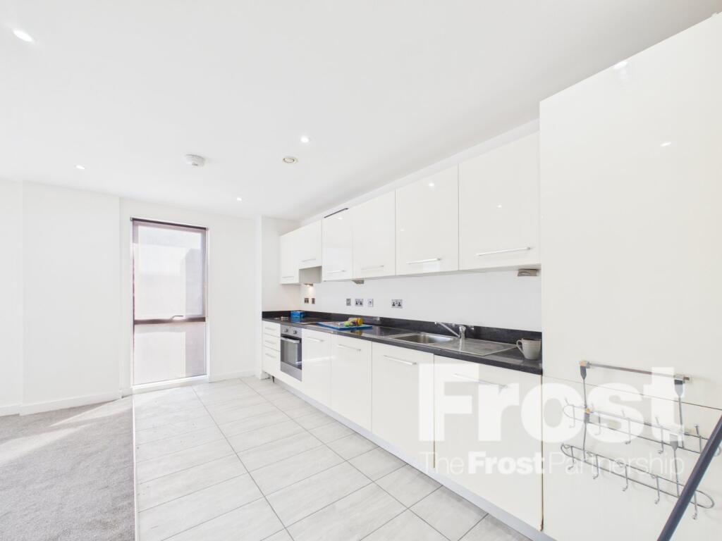 2 bed Apartment for rent in Farnham Royal. From The Frost Partnership - Slough