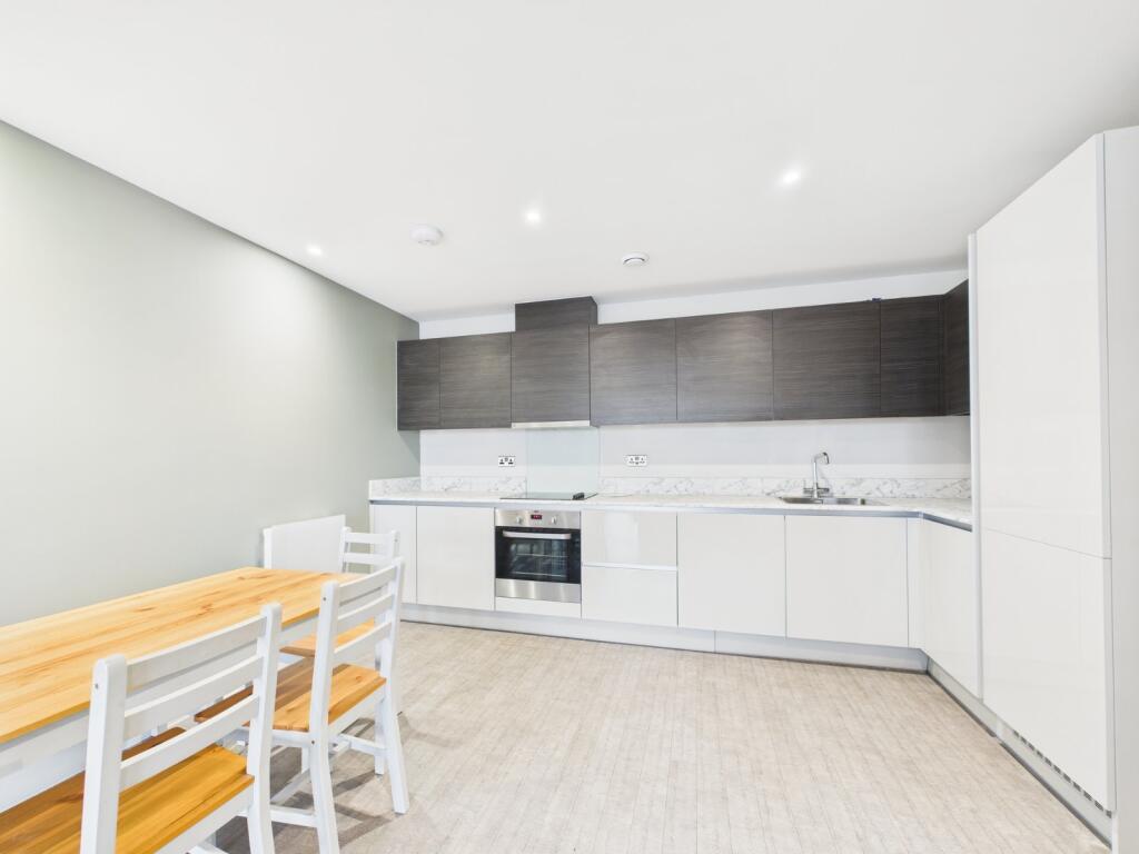 2 bed Apartment for rent in Farnham Royal. From The Frost Partnership - Slough 2 bed Apartment for rent in Farnham Royal. From The Frost Partnership - Slough