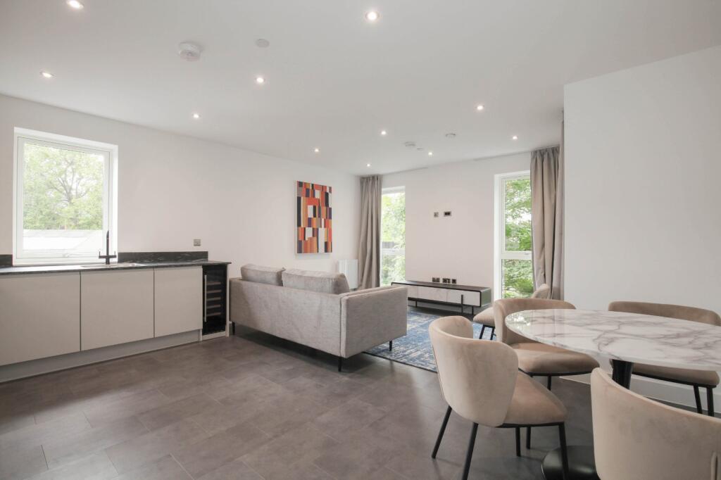 1 bed Apartment for rent in Brentford. From The Frost Partnership - Slough